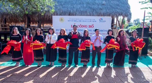 Lễ công bố Buôn Du lịch Cộng đồng Akŏ Dhông, phường tân Lợi, thành phố Buôn Ma Thuột.